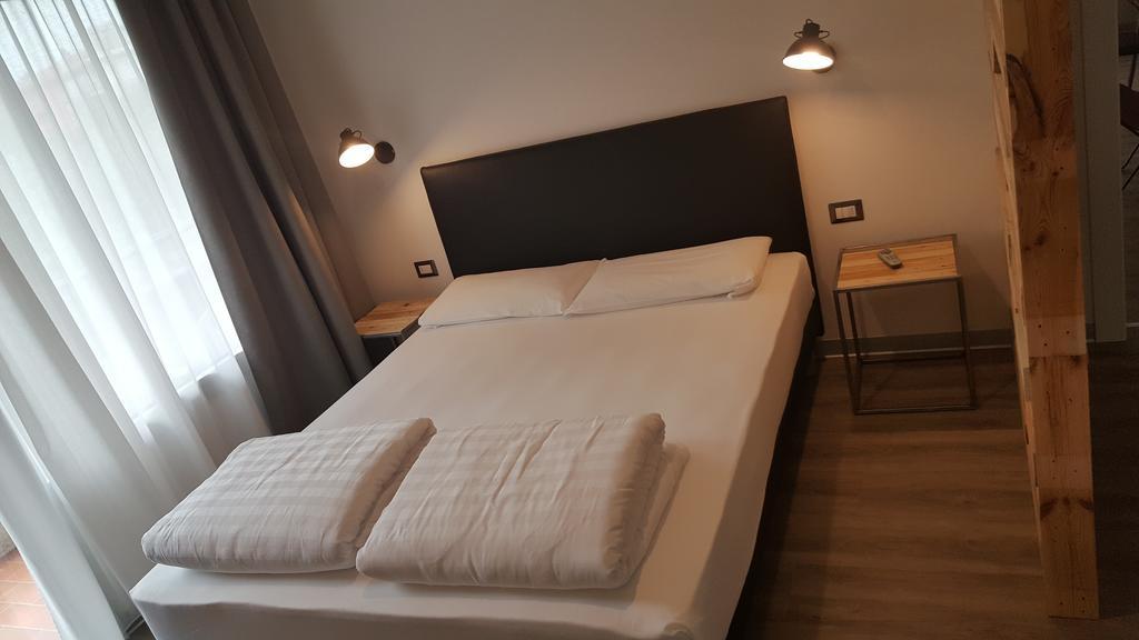 Hotel Anna มัลเชซิเน ภายนอก รูปภาพ