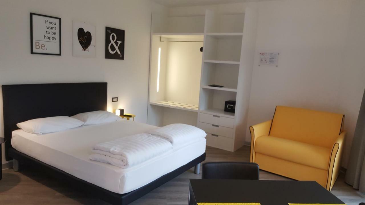 Hotel Anna มัลเชซิเน ภายนอก รูปภาพ